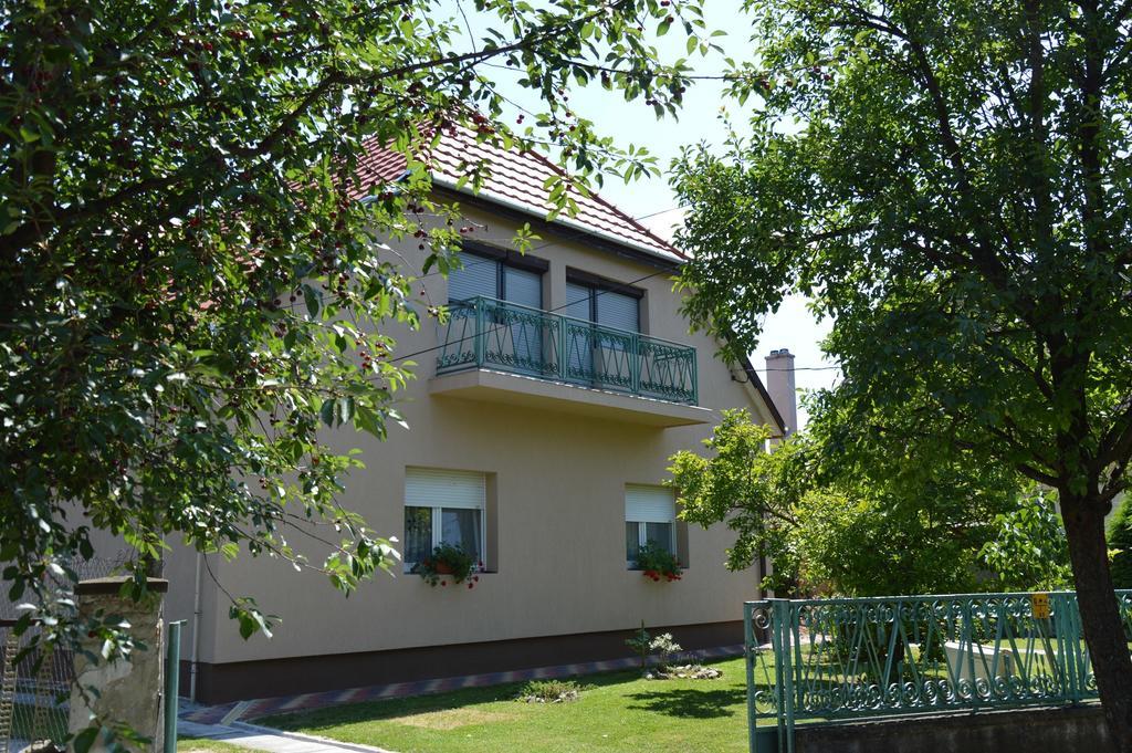 Apartman Aniko Vendeghaz Harkany Exterior photo