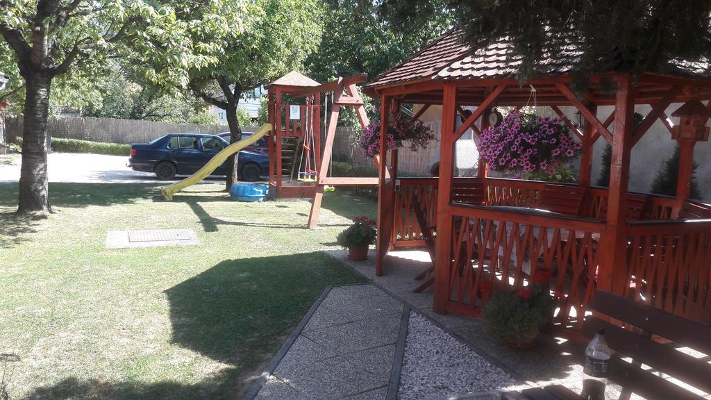 Apartman Aniko Vendeghaz Harkany Exterior photo